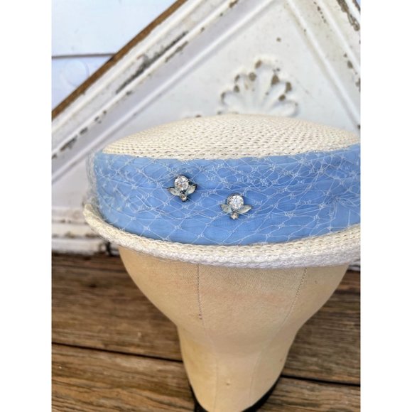 Vintage 1950s Straw Pill Box Hat Whit Rhinestone Bees Bugs - Picture 3 of 16